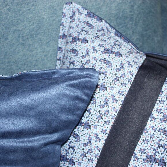 PAIR Blue Floral Pillow Set 19 x 16 NEW - Picture 9 of 13